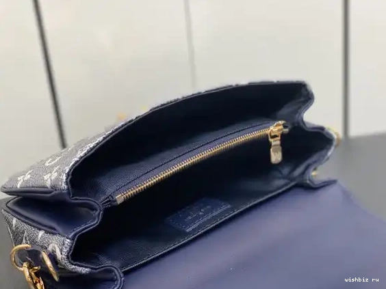 WIS WEST LOUIS POCHETTE EAST VUITTON METIS 0531
